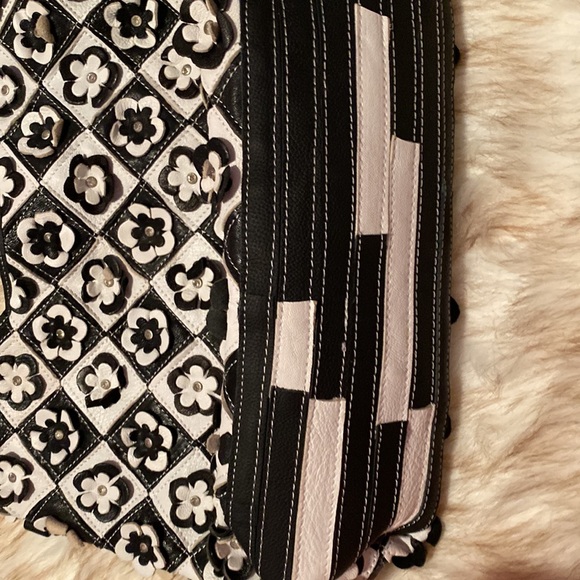 Almost new 3D flowered purse in leather with flower petals able to be felt! - Picture 4 of 7